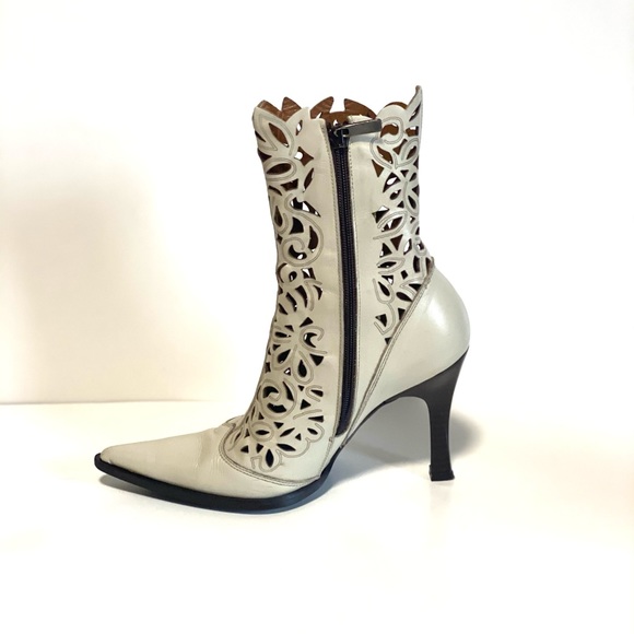Angela Falconi Cutout Ivory Booties - Picture 4 of 15